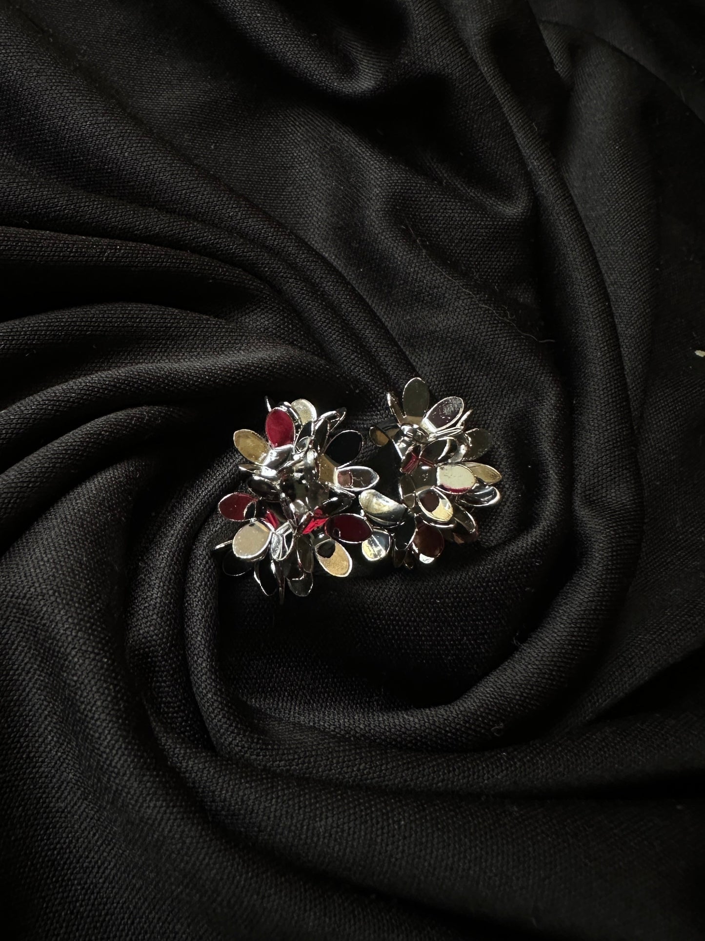 🎁 Floral Cluster Statement Earrings (100% off)