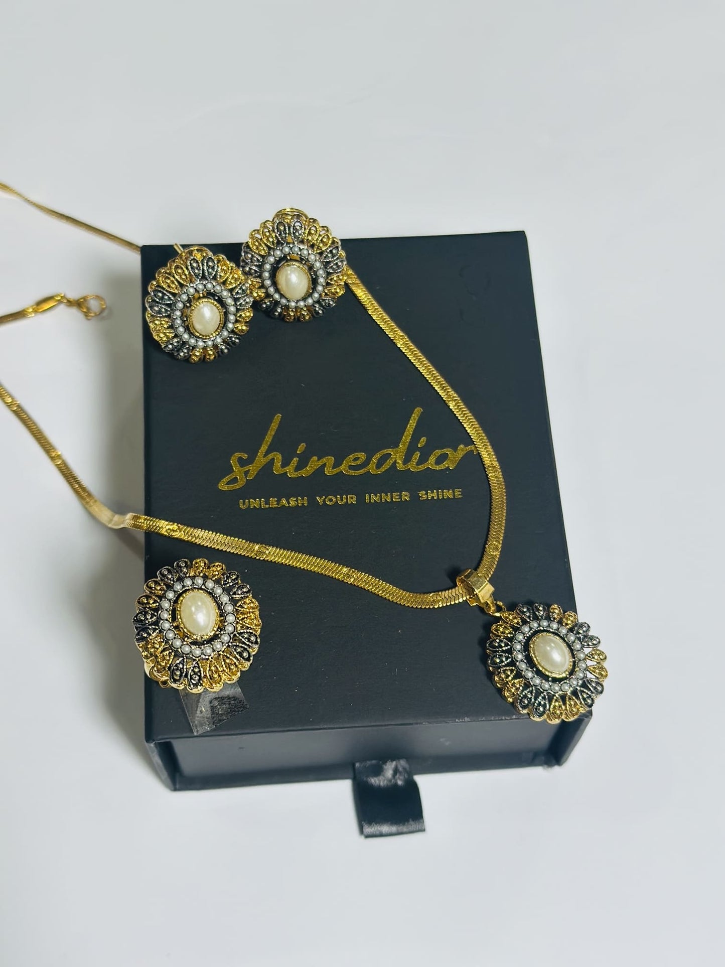 Vintage Radiance Jewelry Set