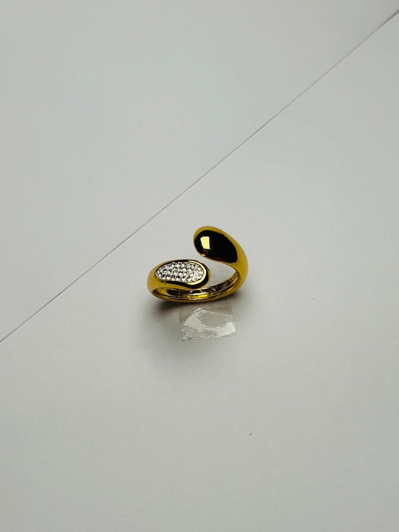 Luxe Drop Curve Ring