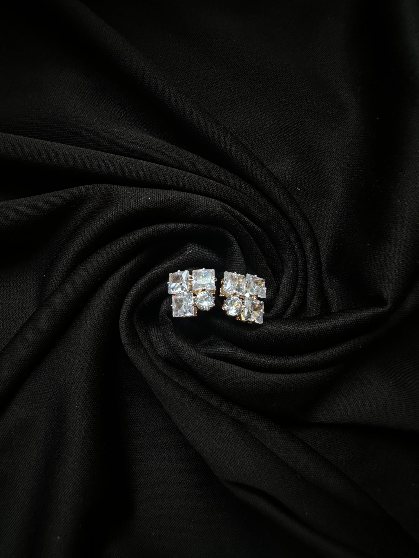 🎁 Cluster Sparkle Stud Earrings (100% off)
