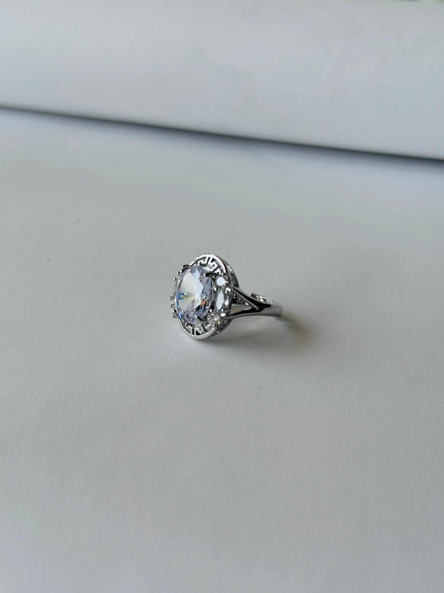 🎁 Athena Oval Radiance Ring (100% off)