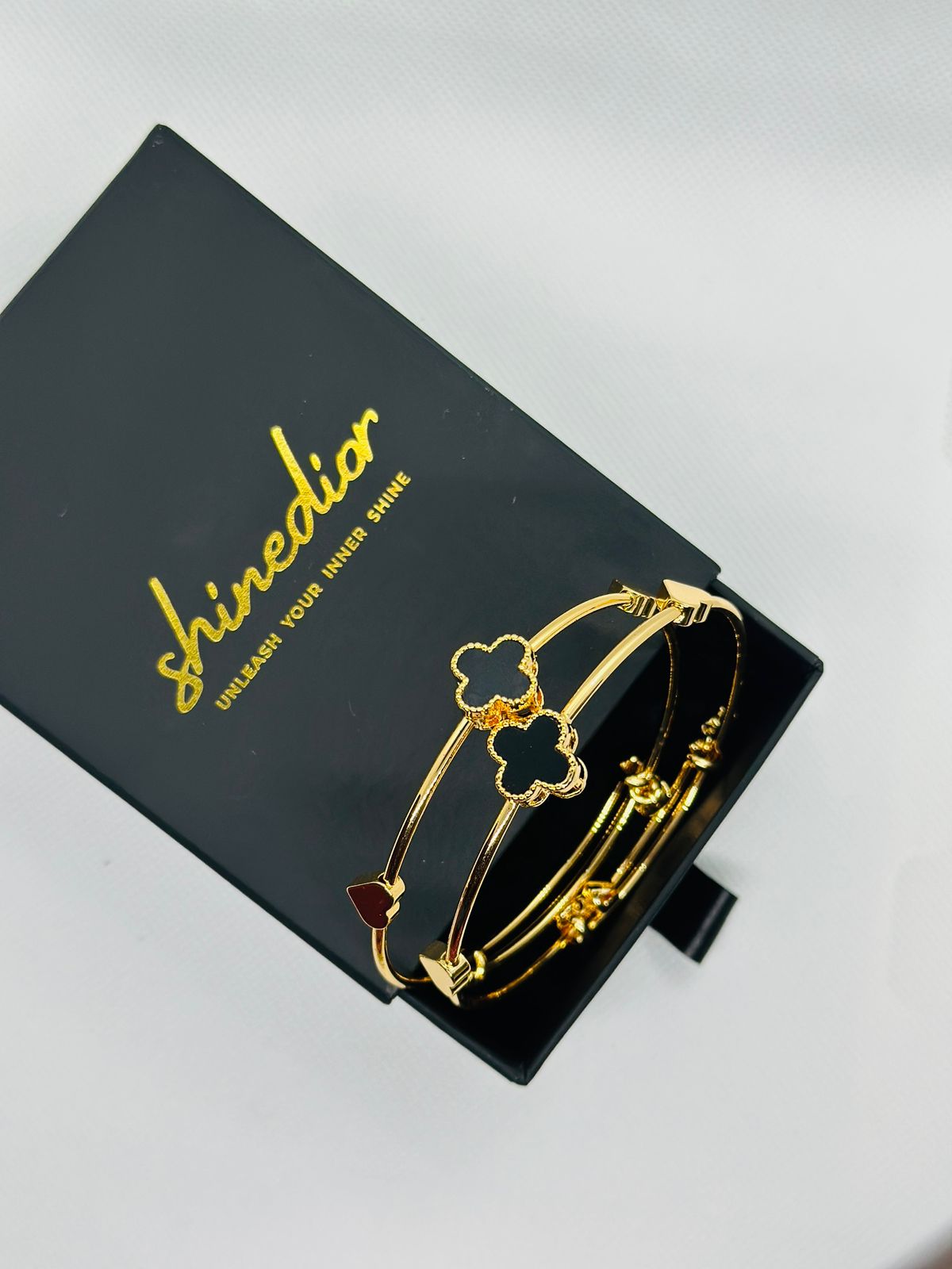 Exquisite Clover Bangles