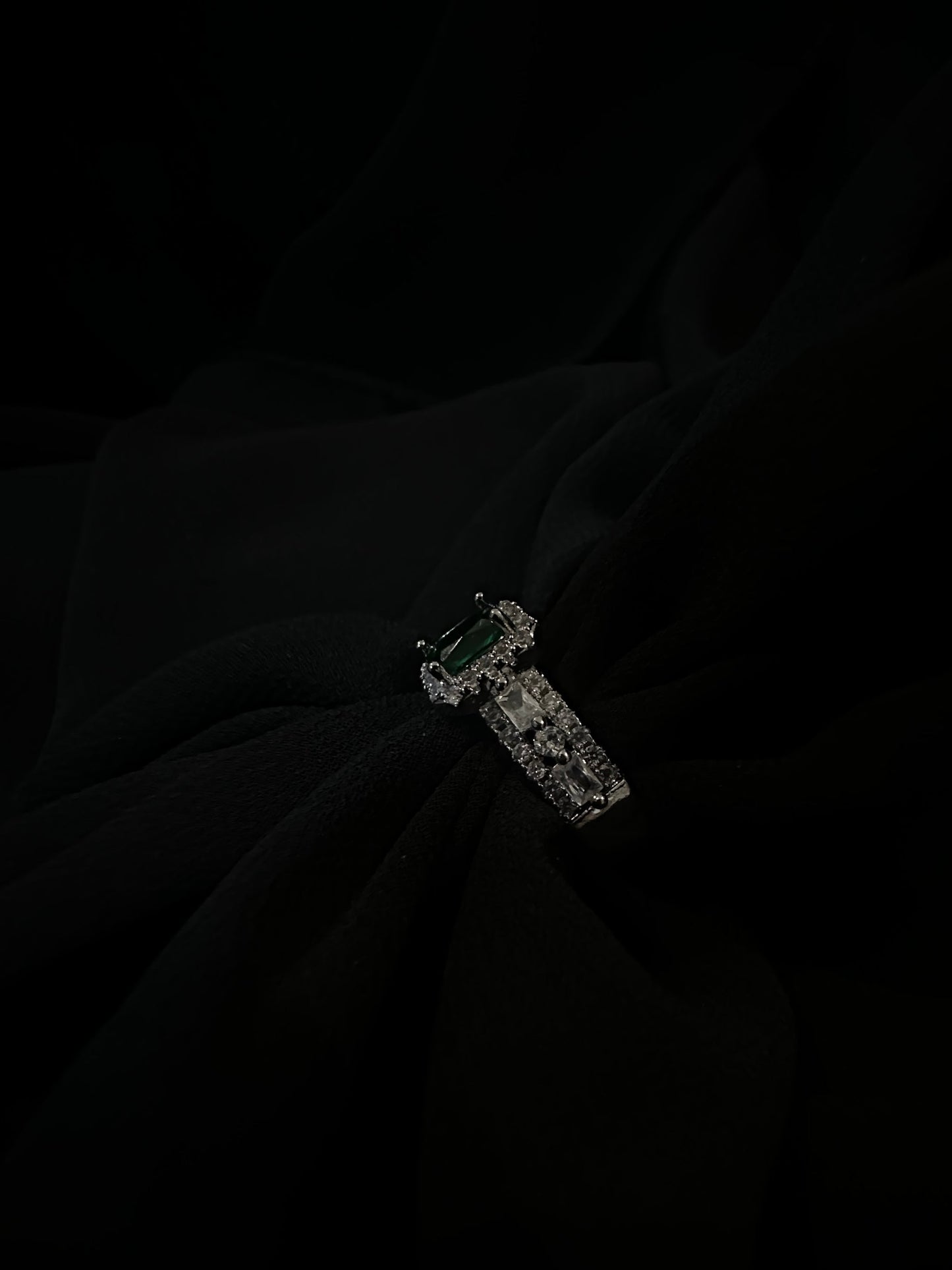🎁 Regal Grace Gemstone Ring (100% off)