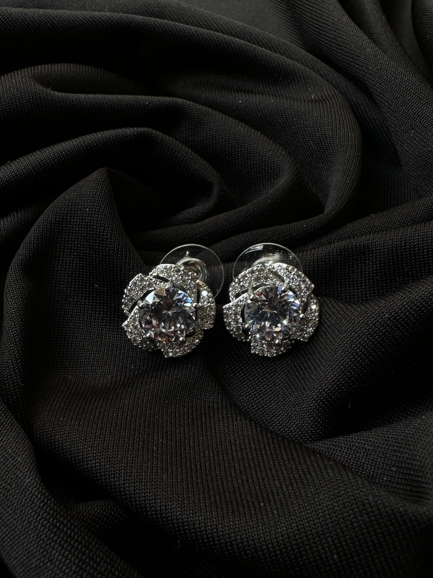 🎁 BloomRadiance Floral Stud Earrings (100% off)
