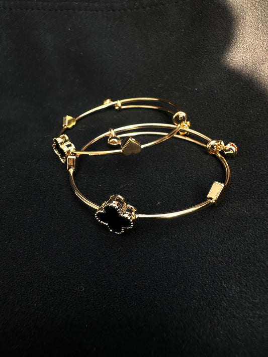 Exquisite Clover Bangles