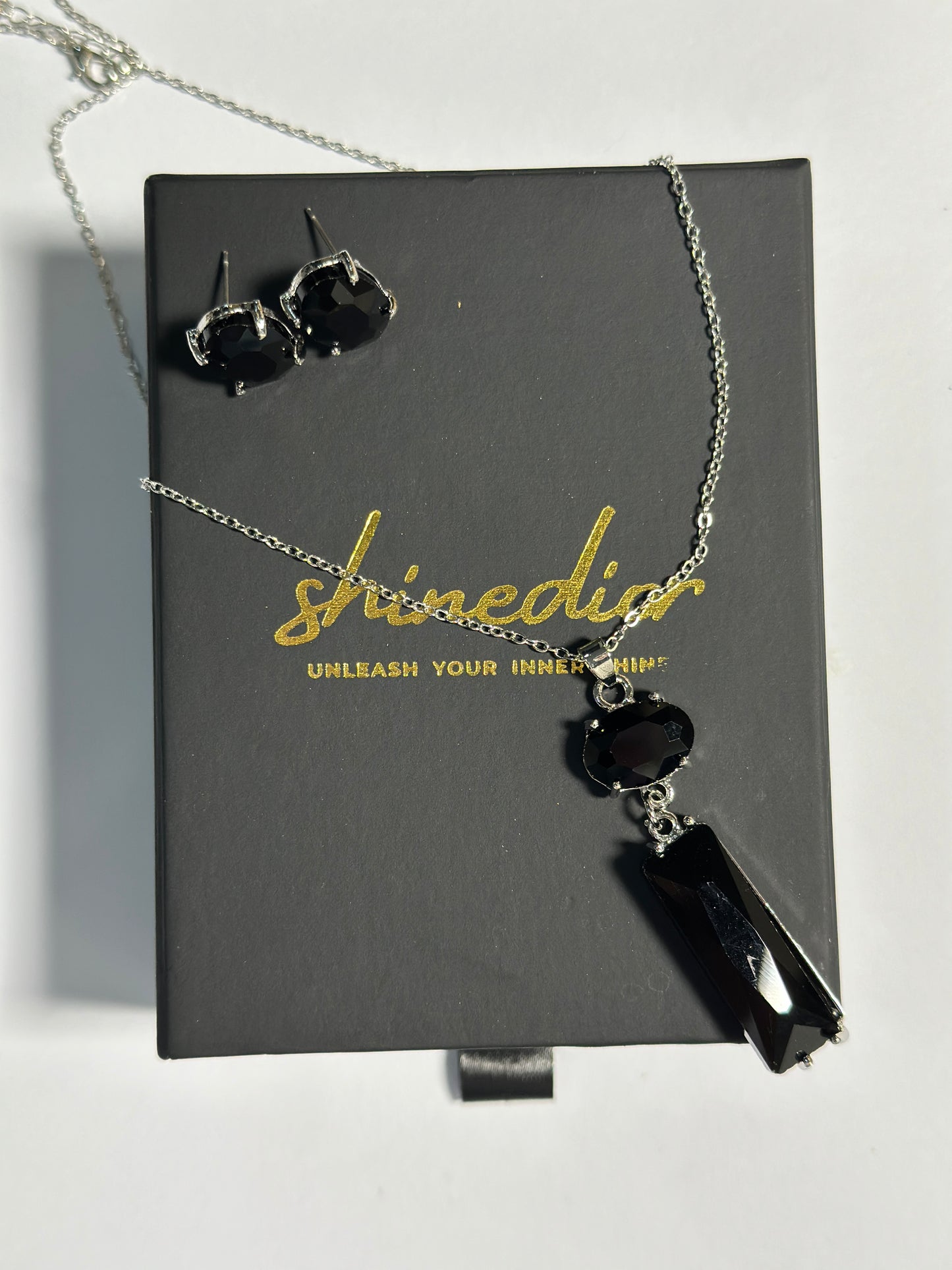 Sleek Cut Pendant Set