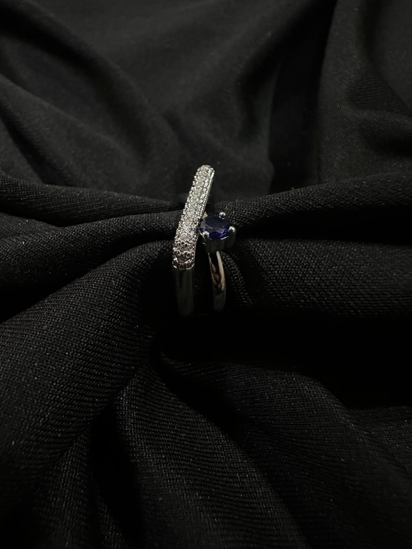 🎁 Midnight Curve Twin Band Ring – Silver Collection (100% off)