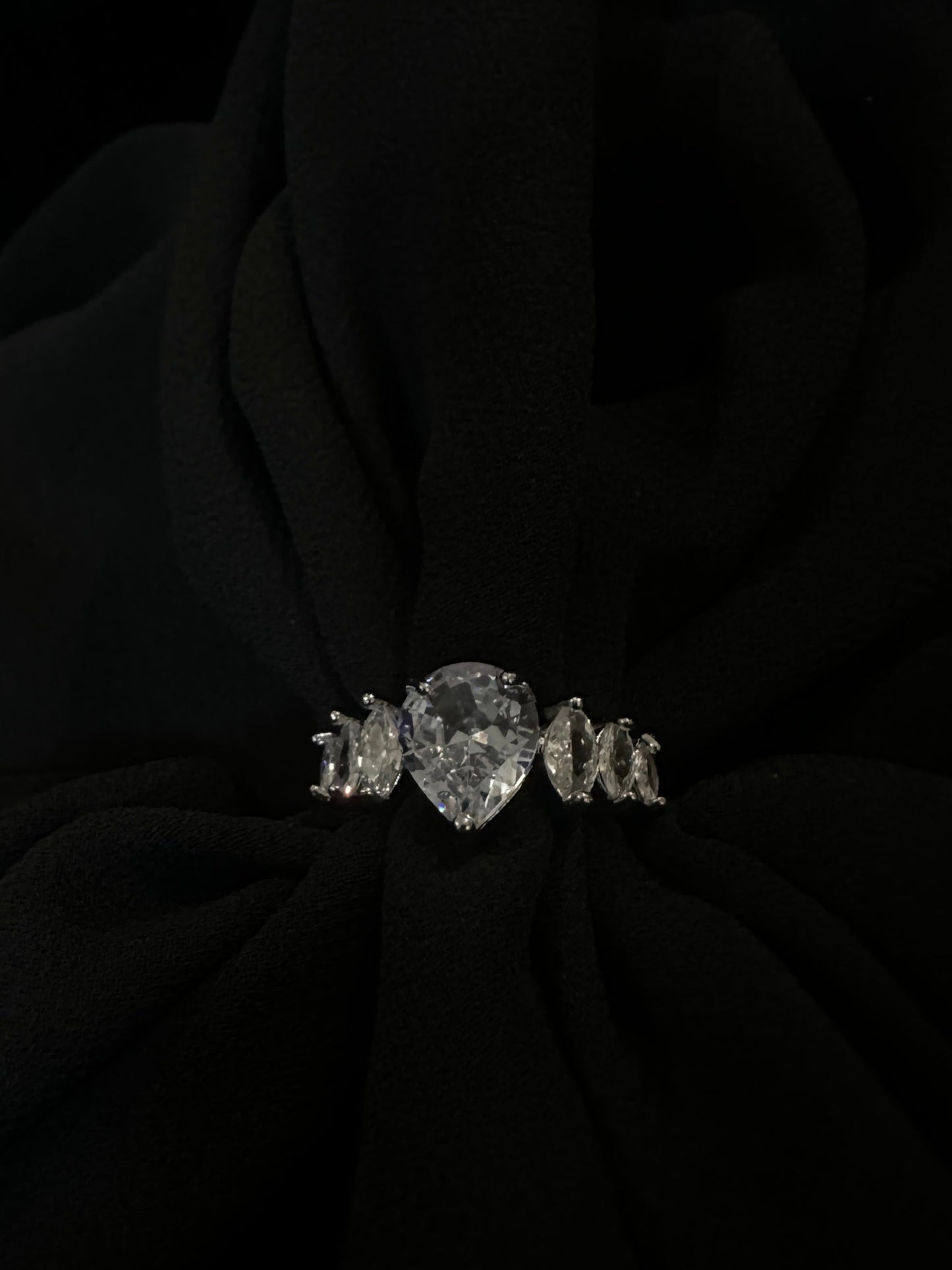 🎁 Oval-Cut Sparkling Stone Ring (100% off)