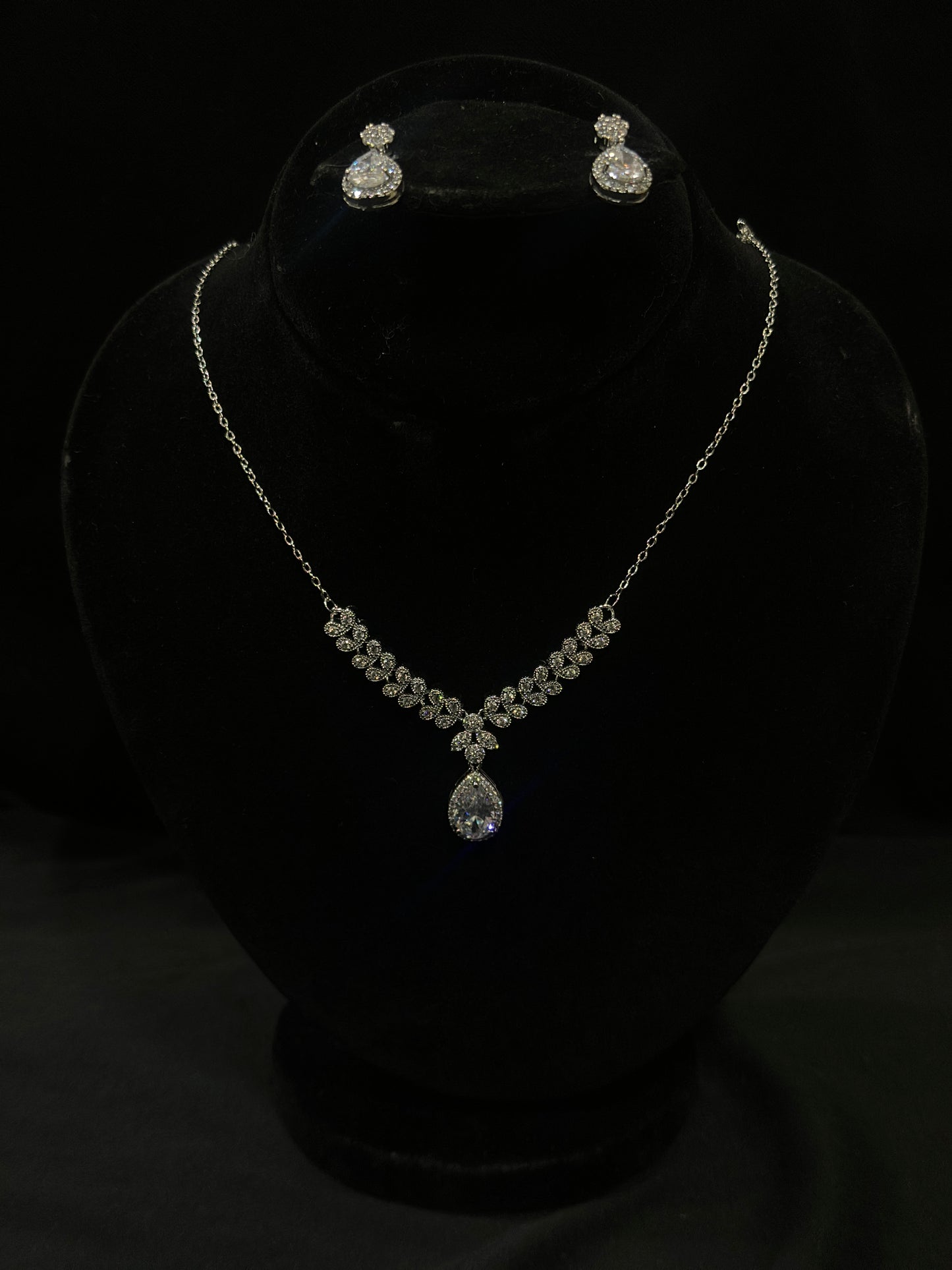 Diva Drop Necklace Set