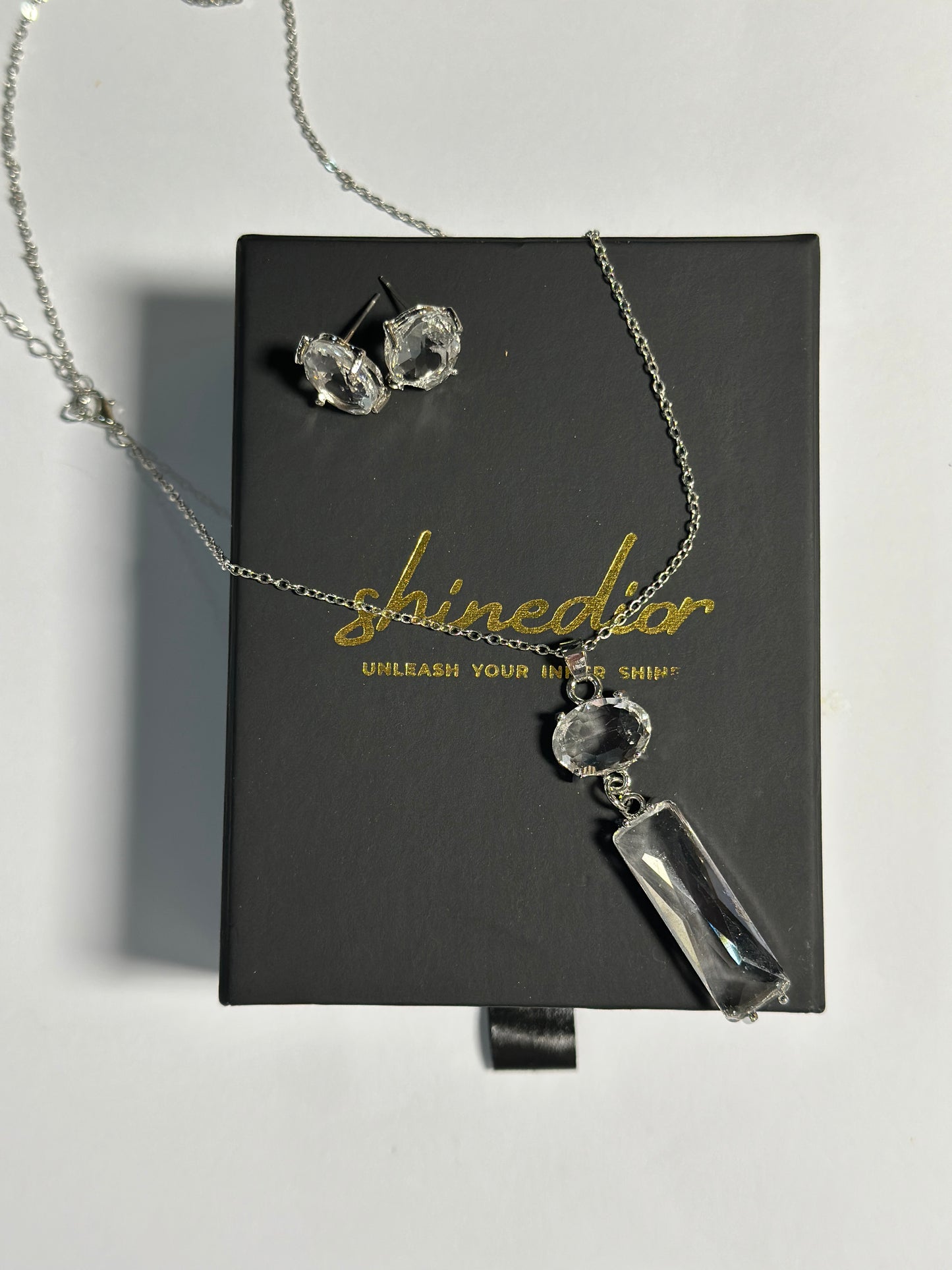 Sleek Cut Pendant Set