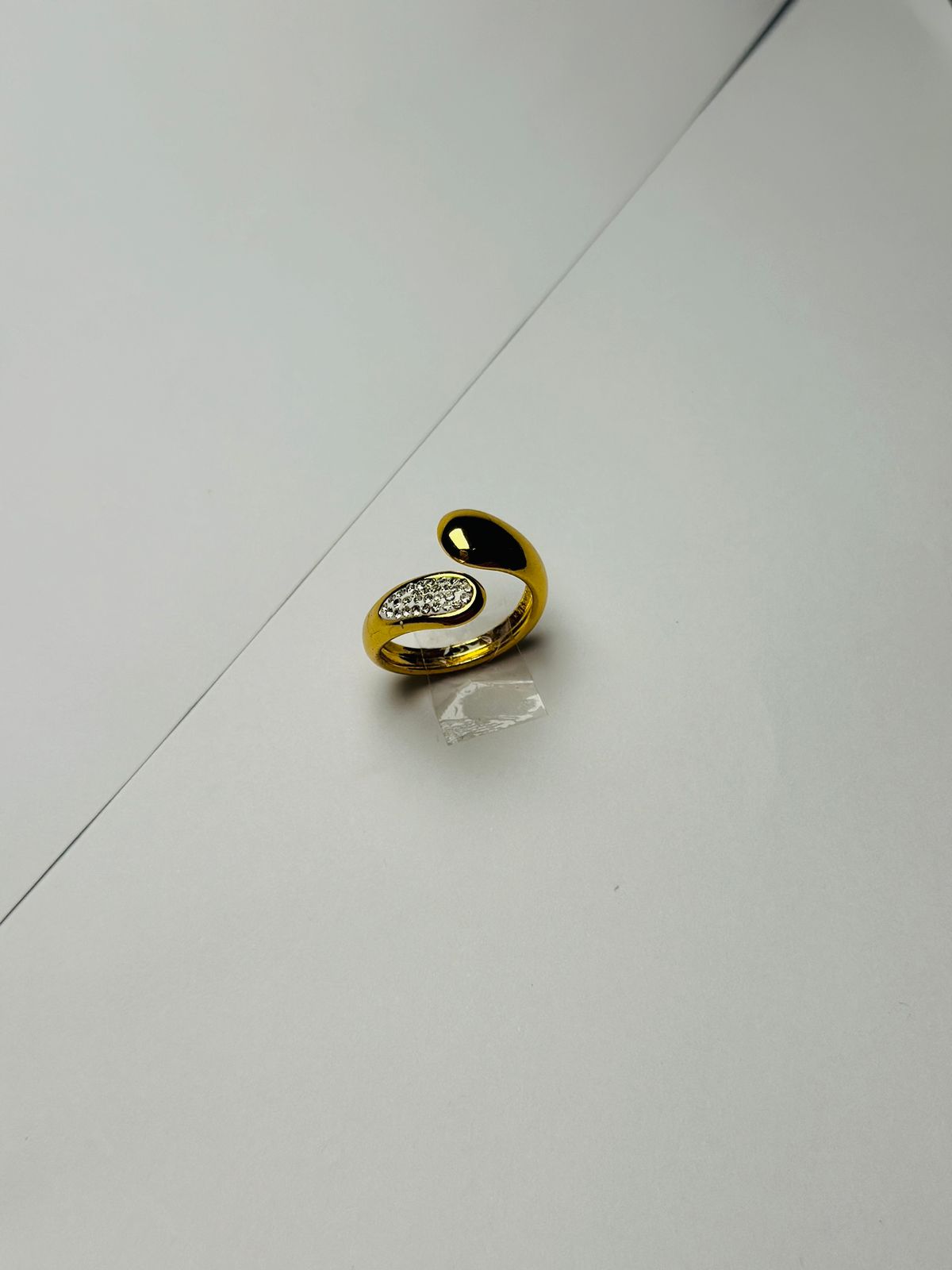 Luxe Drop Curve Ring