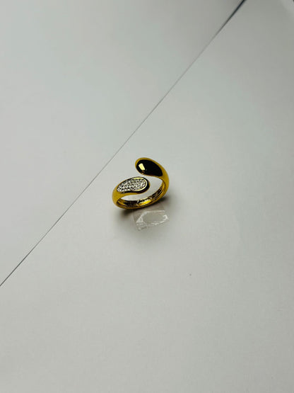 Luxe Drop Curve Ring